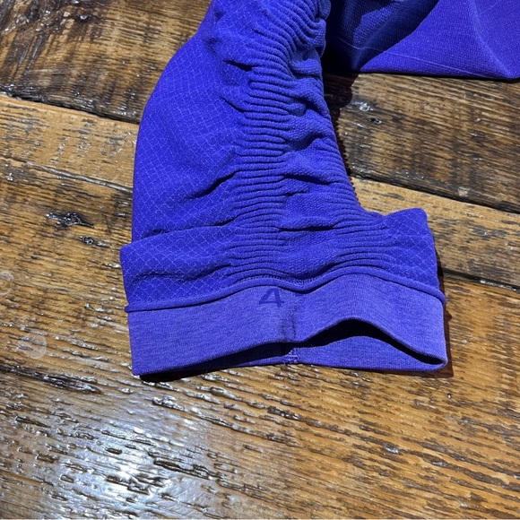 EUC Lululemon Awakening Crop - Sz 4 - Picture 3 of 6